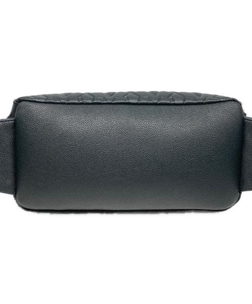 ARMANI EXCHANGE（アルマーニ エクスチェンジ）ARMANI EXCHANGE (アルマーニ エクスチェンジ) ロゴパターンベルトバッグ グレーの古着・服飾アイテム