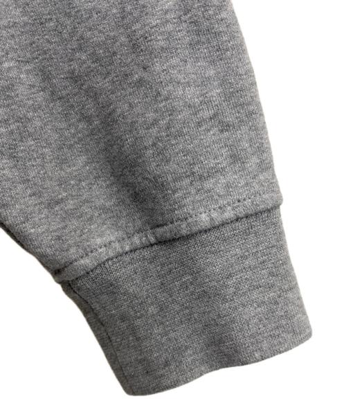 A.P.C.（アーペーセー）A.P.C. (アーペーセー) J.W.ANDERSON (ジェイダブリューアンダーソン) コラボロゴ刺繍スウェット グレー サイズ:Ｓの古着・服飾アイテム