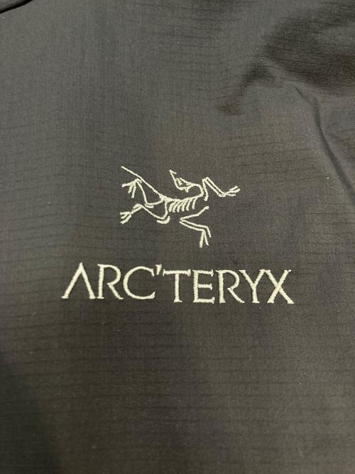 ARC'TERYX（アークテリクス）ARC'TERYX (アークテリクス) アトム AR フーディ ブラック サイズ:Ｓの古着・服飾アイテム