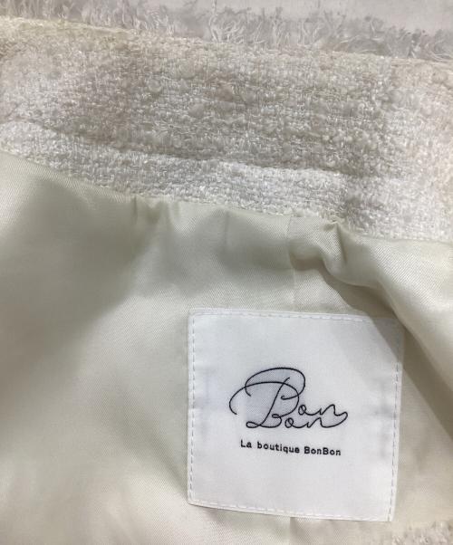 La boutique BonBon（ラブティックボンボン）La boutique BonBon (ラブティックボンボン) ファンシーツイードクロップドVネックジャケット アイボリー サイズ:FREEの古着・服飾アイテム