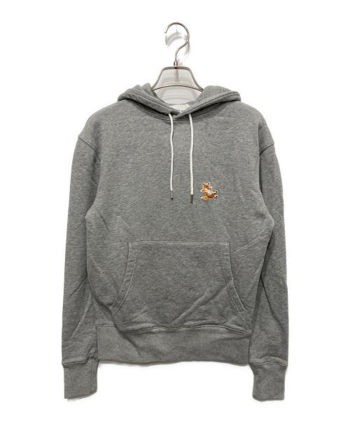 maison kitsune（メゾンキツネ）MAISON KITSUNE (メゾンキツネ) チラックスフォックスパッチフーディ グレー サイズ:XXSの古着・服飾アイテム