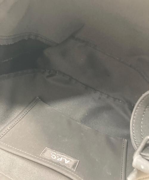 A.P.C.（アーペーセー）A.P.C. (アーペーセー) Journal ショルダーバッグ ブラックの古着・服飾アイテム