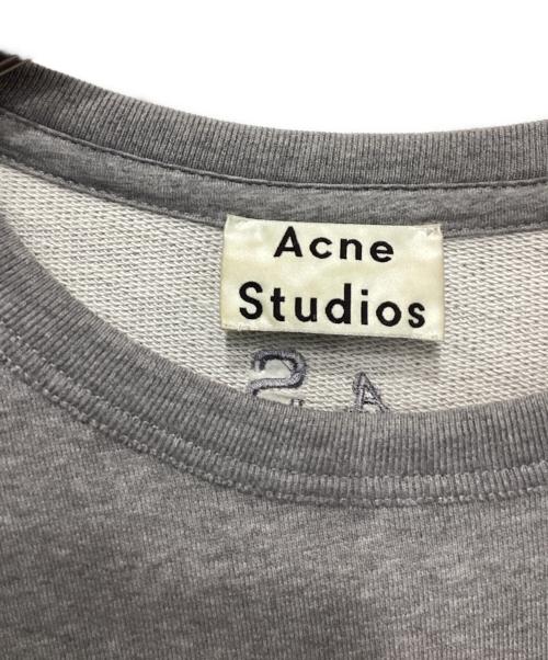 Acne studios（アクネ ストゥディオズ）ACNE STUDIOS (アクネ ストゥディオズ) バックワンポイント刺繍スウェット グレー サイズ:Ｍの古着・服飾アイテム