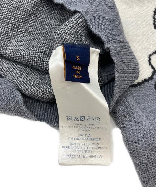 LOUIS VUITTON（ルイ ヴィトン）LOUIS VUITTON (ルイ ヴィトン) スタジオジャガードクルーネックニット グレー サイズ:Ｓの古着・服飾アイテム