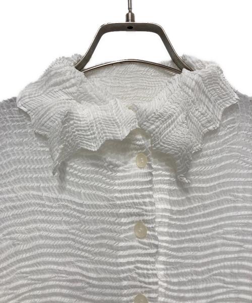 ISSEY MIYAKE（イッセイミヤケ）ISSEY MIYAKE (イッセイミヤケ) プリーツシャツ ホワイト サイズ:Ｍの古着・服飾アイテム