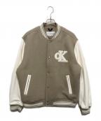 Calvin Kleinカルバンクライン）の古着「バーシティ ボンバー ジャケット」｜ベージュ