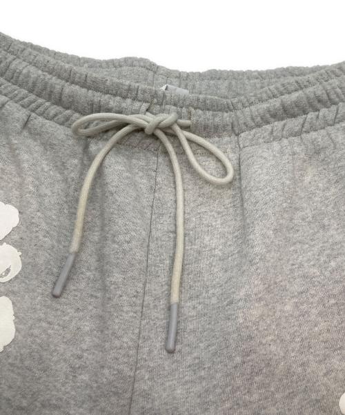 READYMADE（レディメイド）READYMADE (レディメイド) Denim Tears (デニムティアーズ) フラワープリントスウェットパンツ グレー サイズ:Lの古着・服飾アイテム