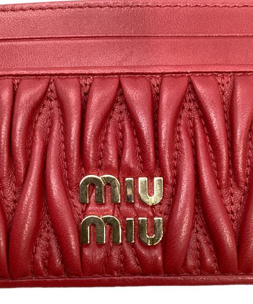 MIU MIU（ミュウミュウ）MIU MIU (ミュウミュウ) マテラッセレザーカードケース レッドの古着・服飾アイテム