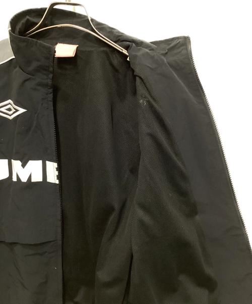 UMBRO（アンブロ）UMBRO (アンブロ) atmos pink (アトモスピンク) トラックジャケット ブラック サイズ:FREEの古着・服飾アイテム