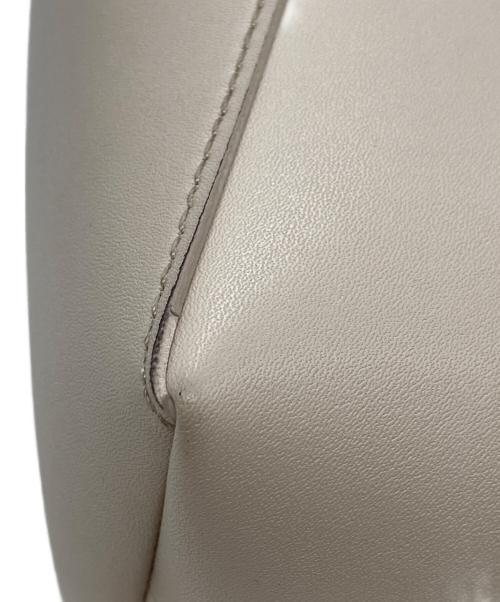 CHARLES & KEITH（チャールズアンドキース）CHARLES & KEITH (チャールズアンドキース) ジオメトリックバケットバッグ アイボリーの古着・服飾アイテム