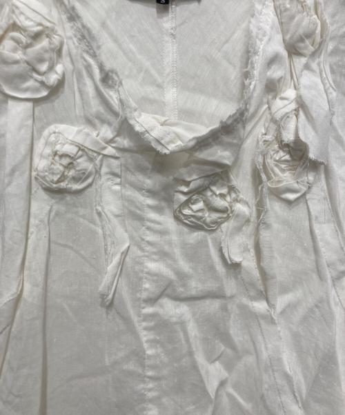 tricot COMME des GARCONS（トリココムデギャルソン）tricot COMME des GARCONS (トリココムデギャルソン) 花装飾ノースリーブブラウス ホワイト サイズ:Sの古着・服飾アイテム