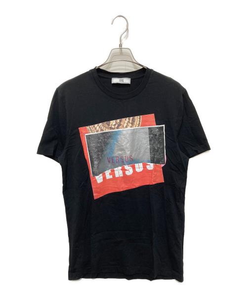 VERSUS VERSACE（ヴェルサス ヴェルサーチェ）VERSUS VERSACE (ヴェルサス ヴェルサーチェ) ZAYN (ゼイン) コラボプリントTシャツ ブラック サイズ:Ⅿの古着・服飾アイテム