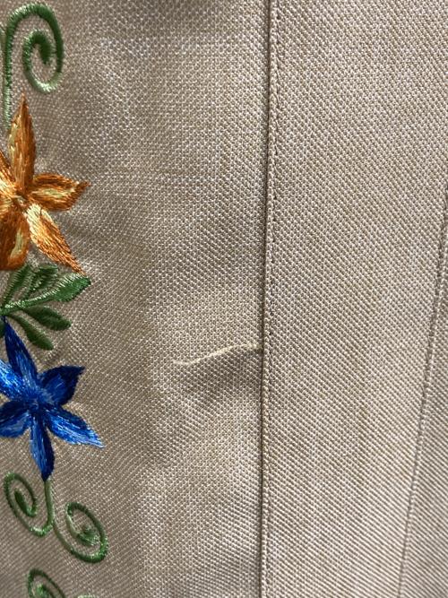 FAT（エフエーティー）FAT (エフエーティー) フラワー刺繍シャツ ベージュ サイズ:SKINNYの古着・服飾アイテム