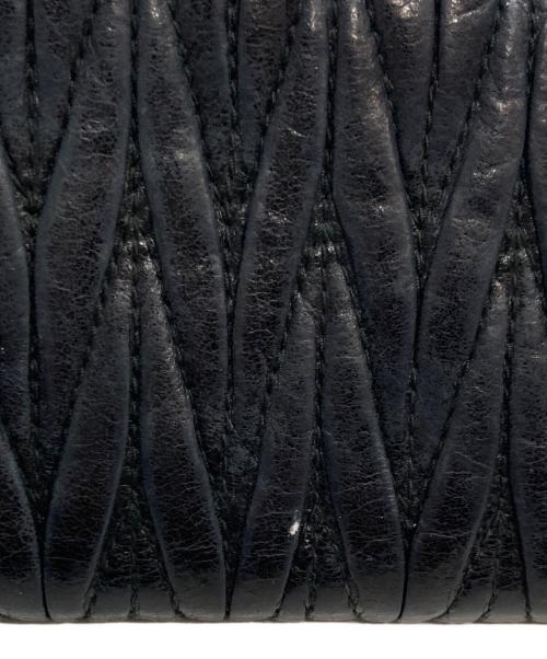 MIU MIU（ミュウミュウ）MIU MIU (ミュウミュウ) マテラッセ ロングウォレット ブラックの古着・服飾アイテム