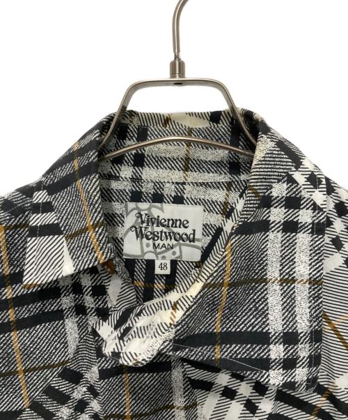 Vivienne Westwood（ヴィヴィアンウエストウッド）Vivienne Westwood (ヴィヴィアンウエストウッド) クレイジーチェックオジークラークシャツ ホワイト×ブラック サイズ:48の古着・服飾アイテム