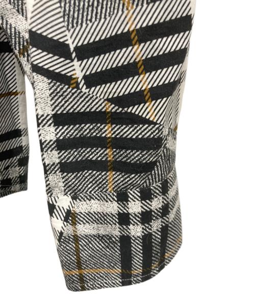 Vivienne Westwood（ヴィヴィアンウエストウッド）Vivienne Westwood (ヴィヴィアンウエストウッド) クレイジーチェックオジークラークシャツ ホワイト×ブラック サイズ:48の古着・服飾アイテム