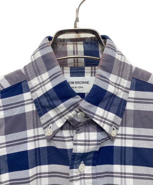 Thom Browne（トムブラウン）Thom Browne (トムブラウン) ボタンダウンチェックシャツ ブルー×ホワイトの古着・服飾アイテム