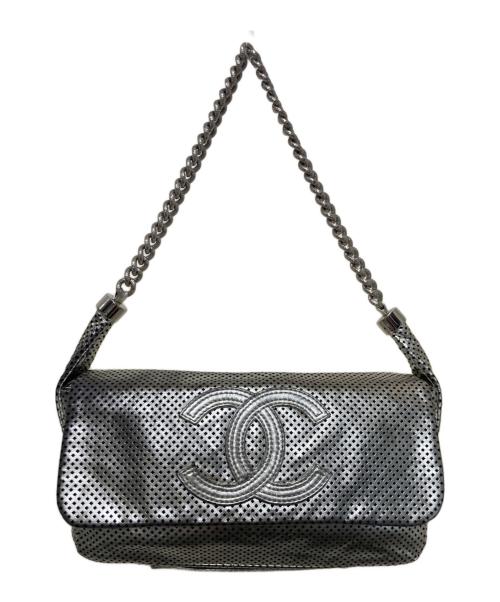 CHANEL（シャネル）CHANEL (シャネル) パンチングチェーンショルダーバッグ シルバーの古着・服飾アイテム