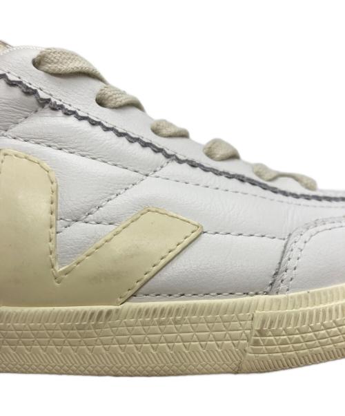VEJA（ヴェジャ）VEJA (ヴェジャ) ローカットスニーカー ホワイト サイズ:US(W)8(M)6の古着・服飾アイテム