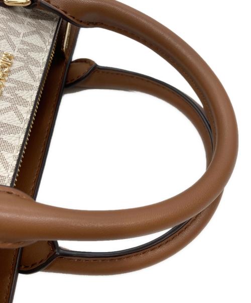 MICHAEL KORS（マイケル・コース）MICHAEL KORS (マイケル・コース) SHEILA センタージップ サッチェル スモール 2WAYショルダーバッグ ホワイト×ブラウンの古着・服飾アイテム