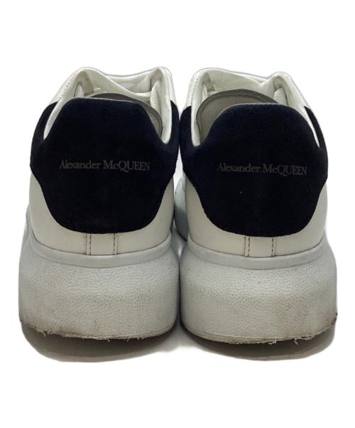 ALEXANDER McQUEEN（アレキサンダーマックイーン）ALEXANDER McQUEEN (アレキサンダーマックイーン) オーバーサイズドスニーカー ホワイト×ブラック サイズ:38の古着・服飾アイテム