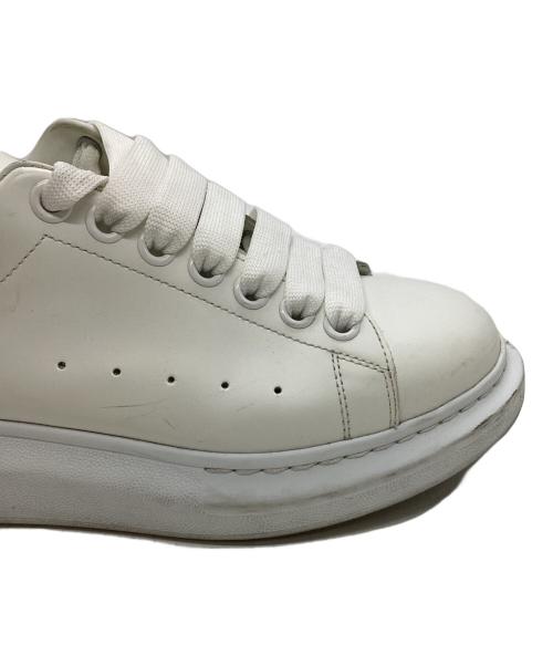 ALEXANDER McQUEEN（アレキサンダーマックイーン）ALEXANDER McQUEEN (アレキサンダーマックイーン) オーバーサイズドスニーカー ホワイト×ブラック サイズ:38の古着・服飾アイテム
