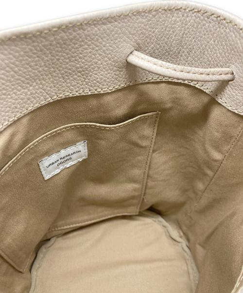 URBAN RESEARCH DOORS（アーバンリサーチドアーズ）URBAN RESEARCH DOORS (アーバンリサーチドアーズ) 2WAYレザーバッグ ベージュの古着・服飾アイテム