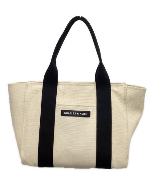 CHARLES & KEITH（チャールズアンドキース）CHARLES & KEITH (チャールズアンドキース) Kay ラージケイ ストラップトートバッグ アイボリーの古着・服飾アイテム