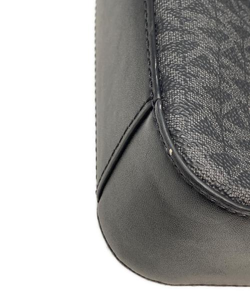 MICHAEL KORS（マイケルコース）MICHAEL KORS (マイケルコース) モノグラム 2way マルチポーチ スモール クロスボディバッグ ブラックの古着・服飾アイテム