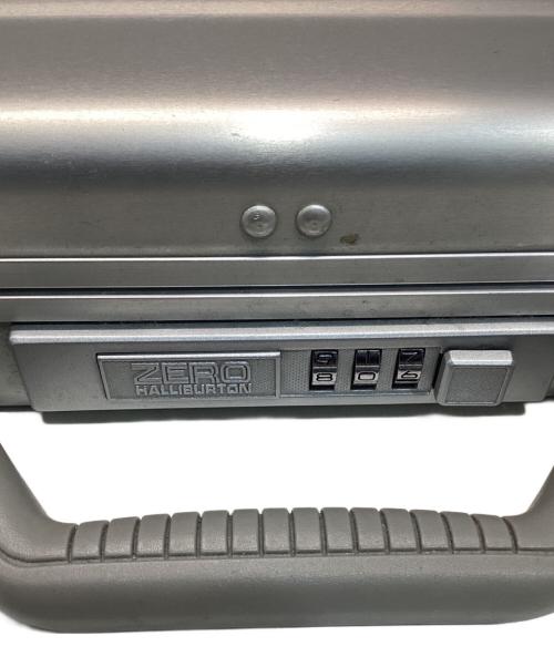 ZERO HALLIBURTON（ゼロ ハリバートン）ZERO HALLIBURTON (ゼロ ハリバートン) アタッシュケース シルバーの古着・服飾アイテム