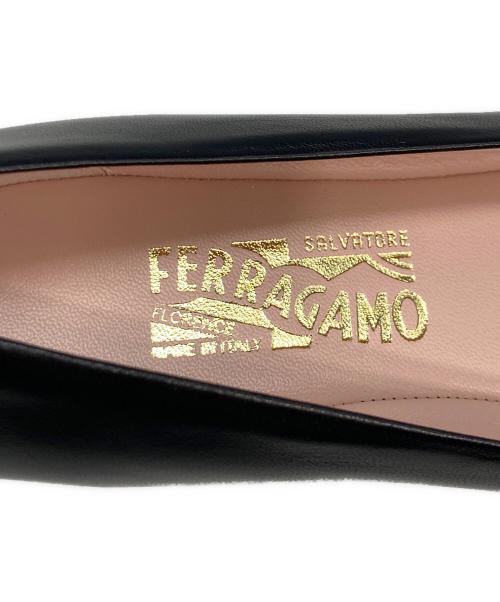 Salvatore Ferragamo（サルヴァトーレ フェラガモ）Salvatore Ferragamo (サルヴァトーレ フェラガモ) ヴァラリボンパンプス ブラック サイズ:5の古着・服飾アイテム