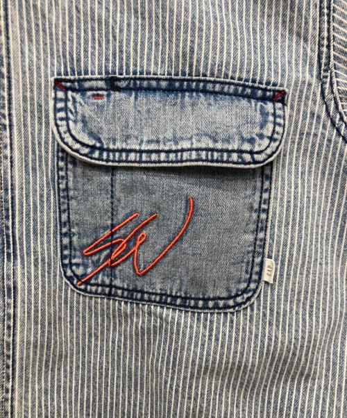 GAP（ギャップ）GAP (ギャップ) SEAN WOTHERSPOON (ショーン・ワザーズプーン) リラックスフィット レールロード デニムシャツ インディゴ×ホワイト サイズ:Mの古着・服飾アイテム