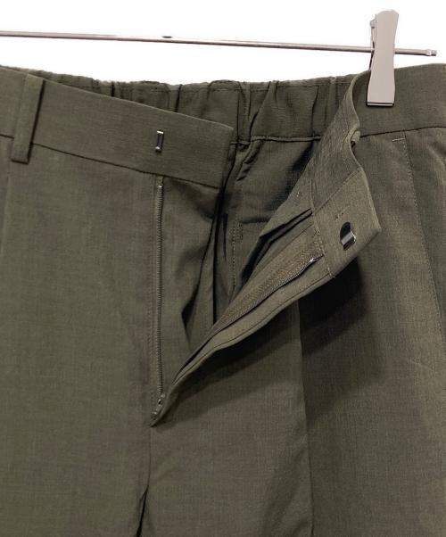 Adam et Rope（アダム エ ロペ）Adam et Rope (アダム エ ロペ) ノーカラージャケット×イージースラックス セットアップ カーキ サイズ:Ⅿの古着・服飾アイテム