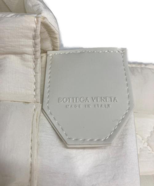 BOTTEGA VENETA（ボッテガベネタ）BOTTEGA VENETA (ボッテガベネタ) キャンディ パデッド テック カセット ショルダーバッグ ホワイトの古着・服飾アイテム