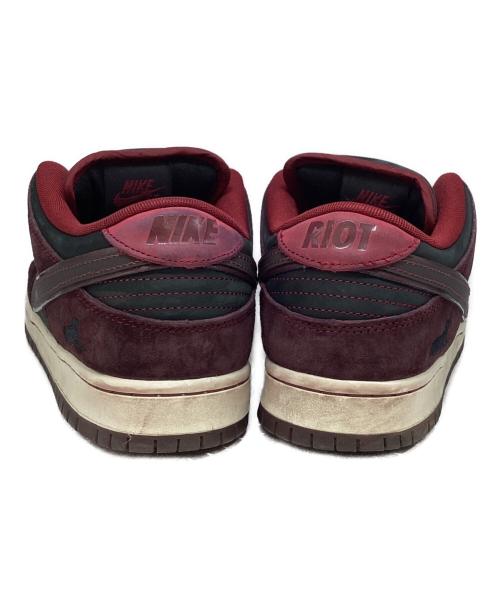 NIKE SB（ナイキエスビー）NIKE SB (ナイキエスビー) Riot Skateshop (ライオットスケートショップ) コラボ ダンクロー ブラック×バーガンディ サイズ:US10の古着・服飾アイテム