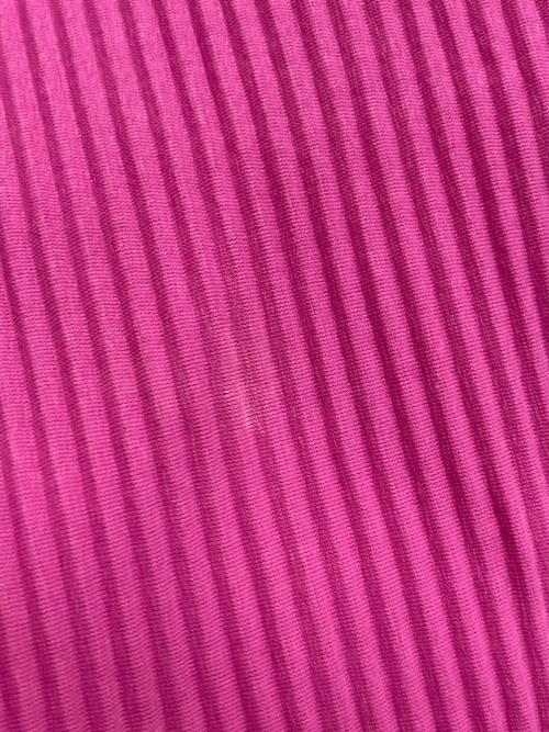 me ISSEY MIYAKE（ミーイッセイ ミヤケ）me ISSEY MIYAKE (ミーイッセイ ミヤケ) プリーツクロップドカットソー ピンク サイズ:FREEの古着・服飾アイテム