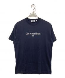 KITH（キス）の古着「プリントTシャツ」｜ネイビー