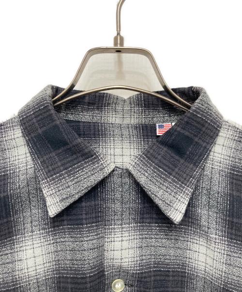 A.R.P.（エー・アール・ピー）A.R.P. (エー・アール・ピー) Ombre Check Loop Collar Shirt Black ブラック サイズ:ONE SIZEの古着・服飾アイテム