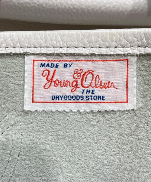 YOUNG & OLSEN The DRYGOODS STORE（ヤングアンドオルセン ザ ドライグッズストア）YOUNG & OLSEN The DRYGOODS STORE (ヤングアンドオルセン ザ ドライグッズストア) EMBOSSED LEATHER HAVERSACK M 2WAYバッグ アイボリーの古着・服飾アイテム