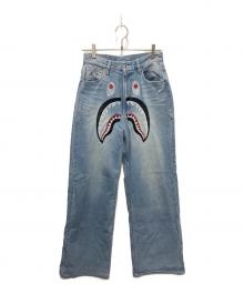 A BATHING APE（アベイシングエイプ）の古着「シャークデニムパンツ WGMワッペン」｜インディゴ