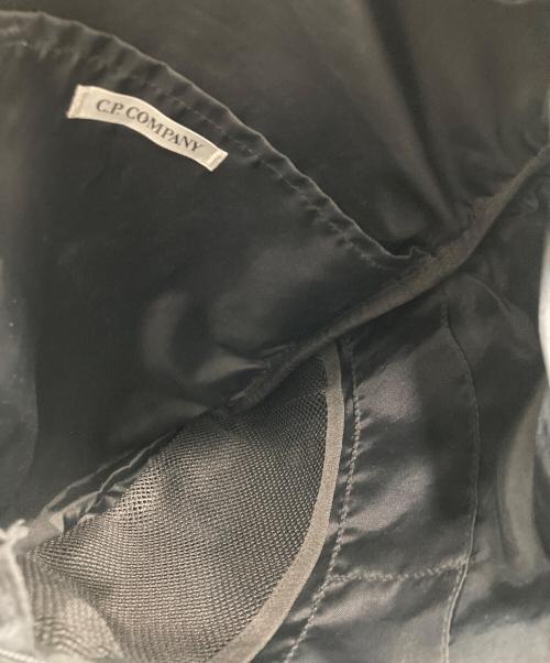 C.P COMPANY（シーピーカンパニー）C.P COMPANY (シーピーカンパニー) ナイロンBシングルストラップリュックサック ブラックの古着・服飾アイテム