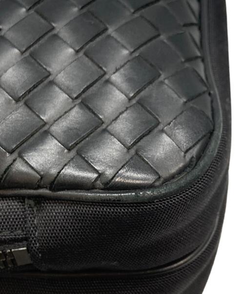 BOTTEGA VENETA（ボッテガベネタ）BOTTEGA VENETA (ボッテガベネタ) ナイロンコンビイントレチャートボディーバッグ ブラックの古着・服飾アイテム