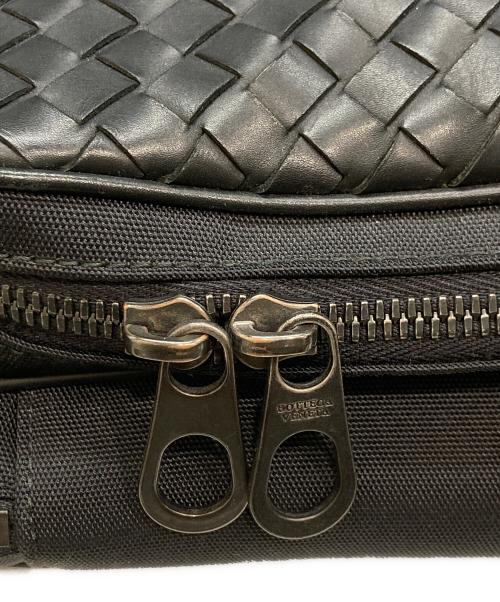 BOTTEGA VENETA（ボッテガベネタ）BOTTEGA VENETA (ボッテガベネタ) ナイロンコンビイントレチャートボディーバッグ ブラックの古着・服飾アイテム