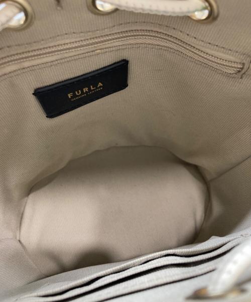 FURLA（フルラ）FURLA (フルラ) バケットバッグ ホワイトの古着・服飾アイテム