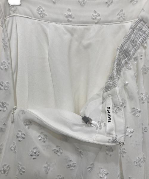 Snidel（スナイデル）Snidel (スナイデル) Sustainableバリエーションティアードスカート ホワイトの古着・服飾アイテム
