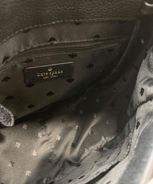 Kate Spade（ケイトスペード）Kate Spade (ケイトスペード) レイラミディアムフラップバッグパック ブラックの古着・服飾アイテム