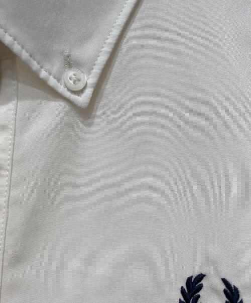 FRED PERRY（フレッドペリー）FRED PERRY (フレッドペリー) 半袖シャツワンピース アイボリー サイズ:UK10の古着・服飾アイテム