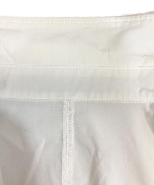 UNITED TOKYO（ユナイテッドトーキョー）UNITED TOKYO (ユナイテッドトーキョー) ベルテッドプリーツロングシャツ ホワイト サイズ:FREEの古着・服飾アイテム