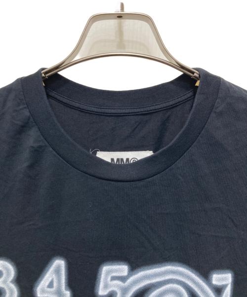 MM6 Maison Margiela（エムエムシックスメゾンマルジェラ）MM6 Maison Margiela (エムエムシックスメゾンマルジェラ) Zoom  Logo T-Shirt ブラック サイズ:Ⅿの古着・服飾アイテム