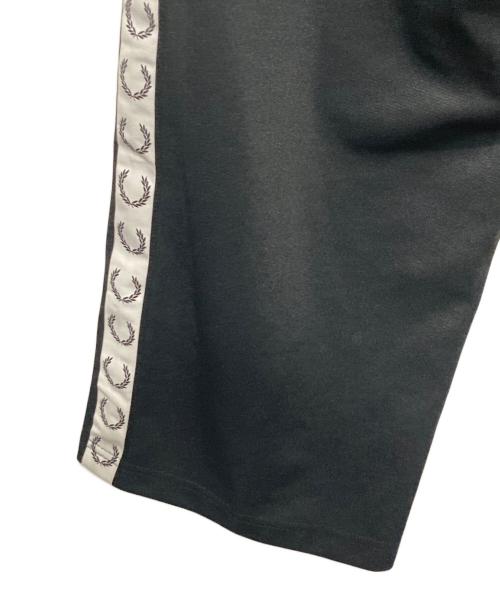FRED PERRY（フレッドペリー）FRED PERRY (フレッドペリー) サイドライントラックパンツ ブラック サイズ:Ⅿの古着・服飾アイテム